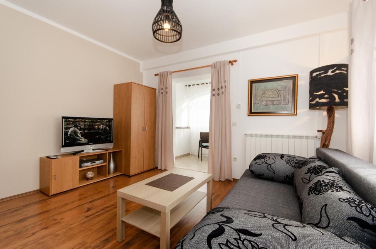 Apartments Villa Amfora ロヴィニ エクステリア 写真