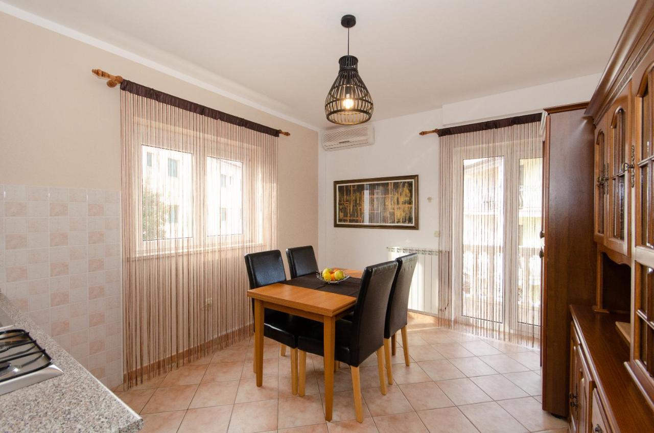 Apartments Villa Amfora ロヴィニ エクステリア 写真