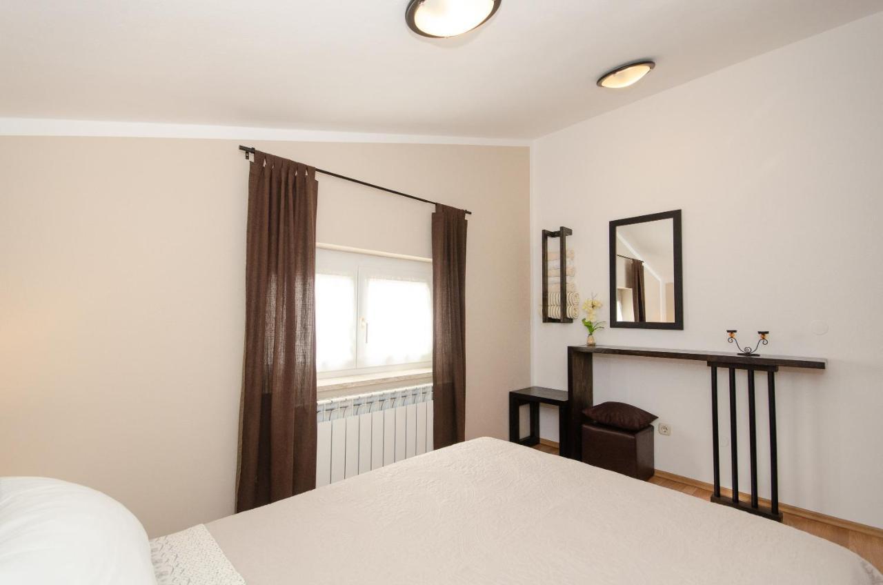 Apartments Villa Amfora ロヴィニ エクステリア 写真