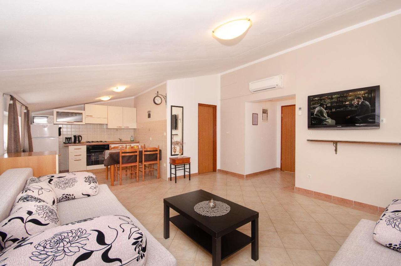 Apartments Villa Amfora ロヴィニ エクステリア 写真