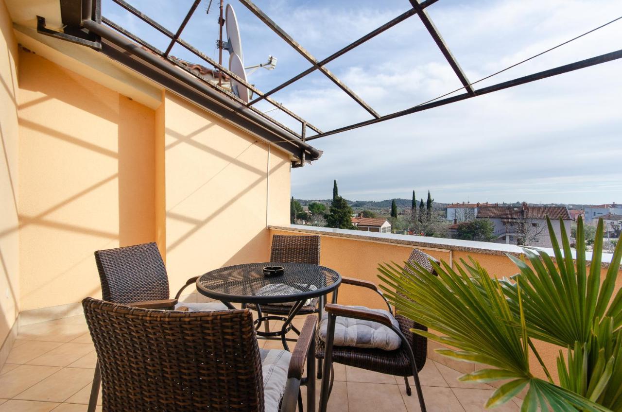 Apartments Villa Amfora ロヴィニ エクステリア 写真