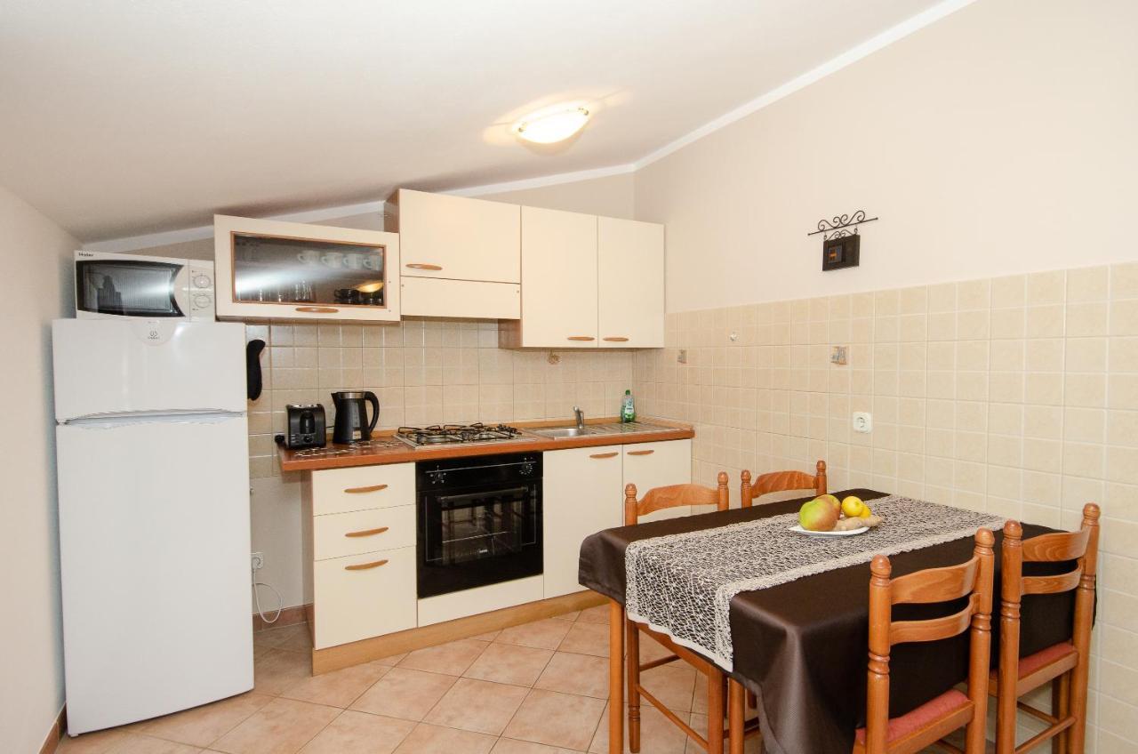 Apartments Villa Amfora ロヴィニ エクステリア 写真