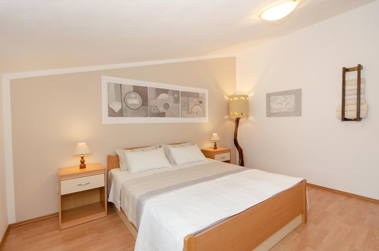 Apartments Villa Amfora ロヴィニ エクステリア 写真