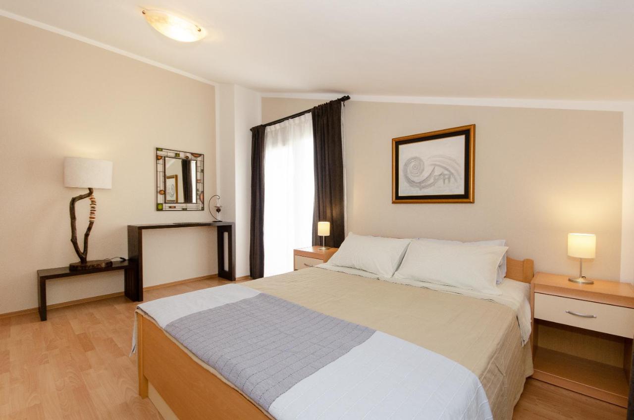 Apartments Villa Amfora ロヴィニ エクステリア 写真