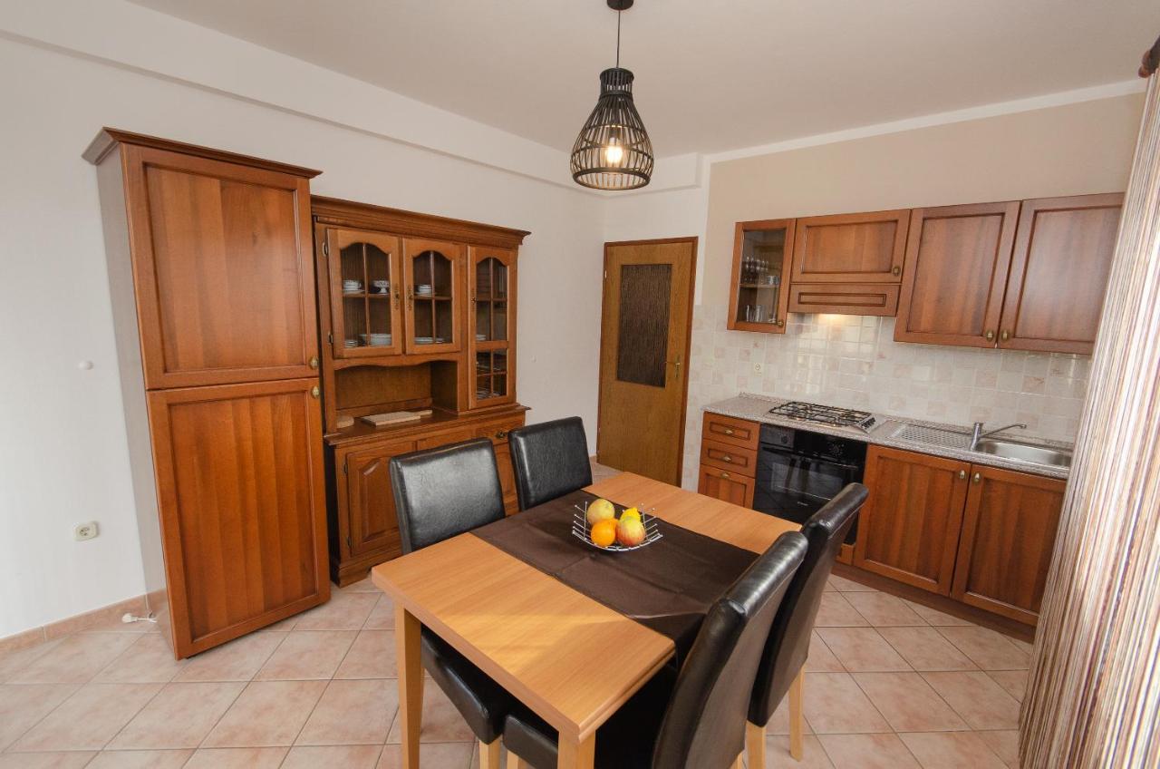 Apartments Villa Amfora ロヴィニ エクステリア 写真