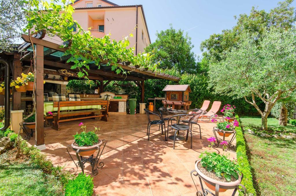 Apartments Villa Amfora ロヴィニ エクステリア 写真