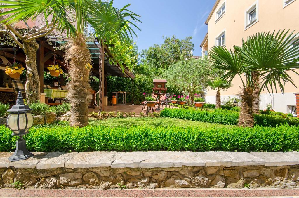 Apartments Villa Amfora ロヴィニ エクステリア 写真