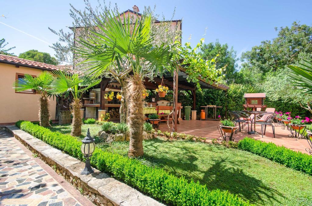 Apartments Villa Amfora ロヴィニ エクステリア 写真