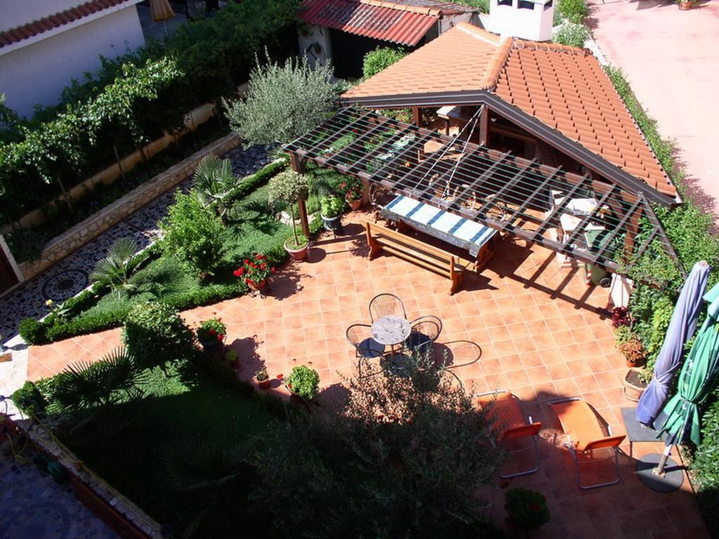 Apartments Villa Amfora ロヴィニ エクステリア 写真