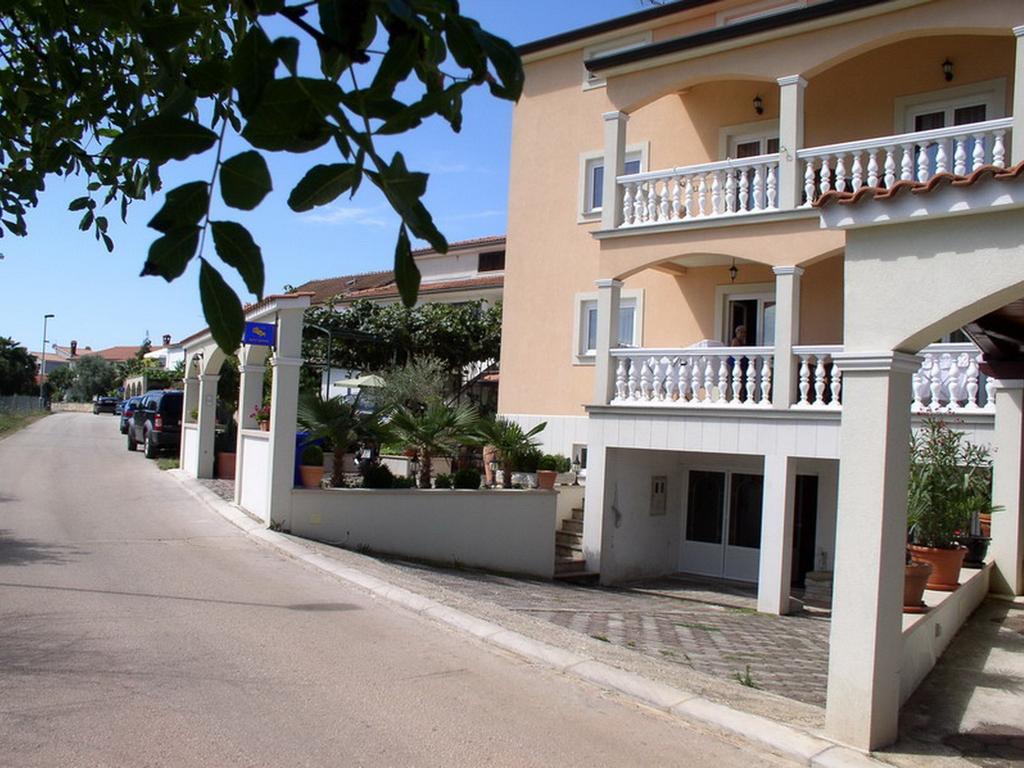 Apartments Villa Amfora ロヴィニ エクステリア 写真