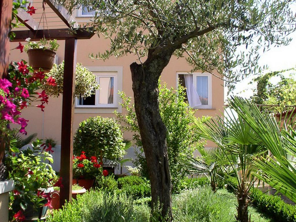Apartments Villa Amfora ロヴィニ エクステリア 写真