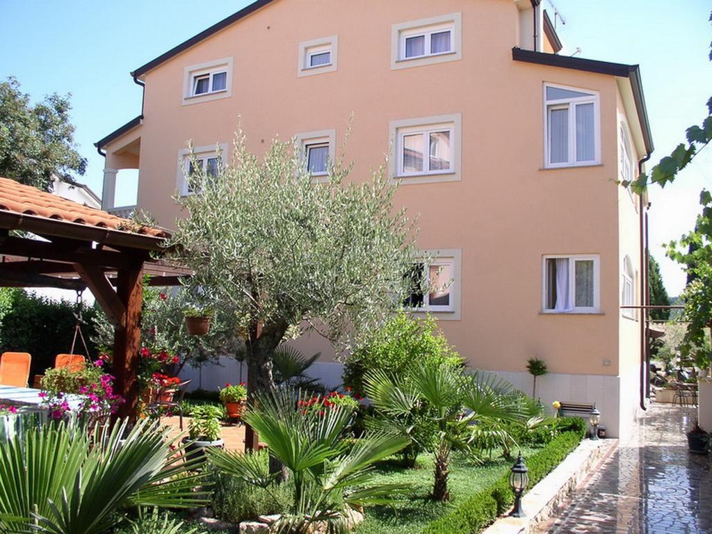 Apartments Villa Amfora ロヴィニ エクステリア 写真